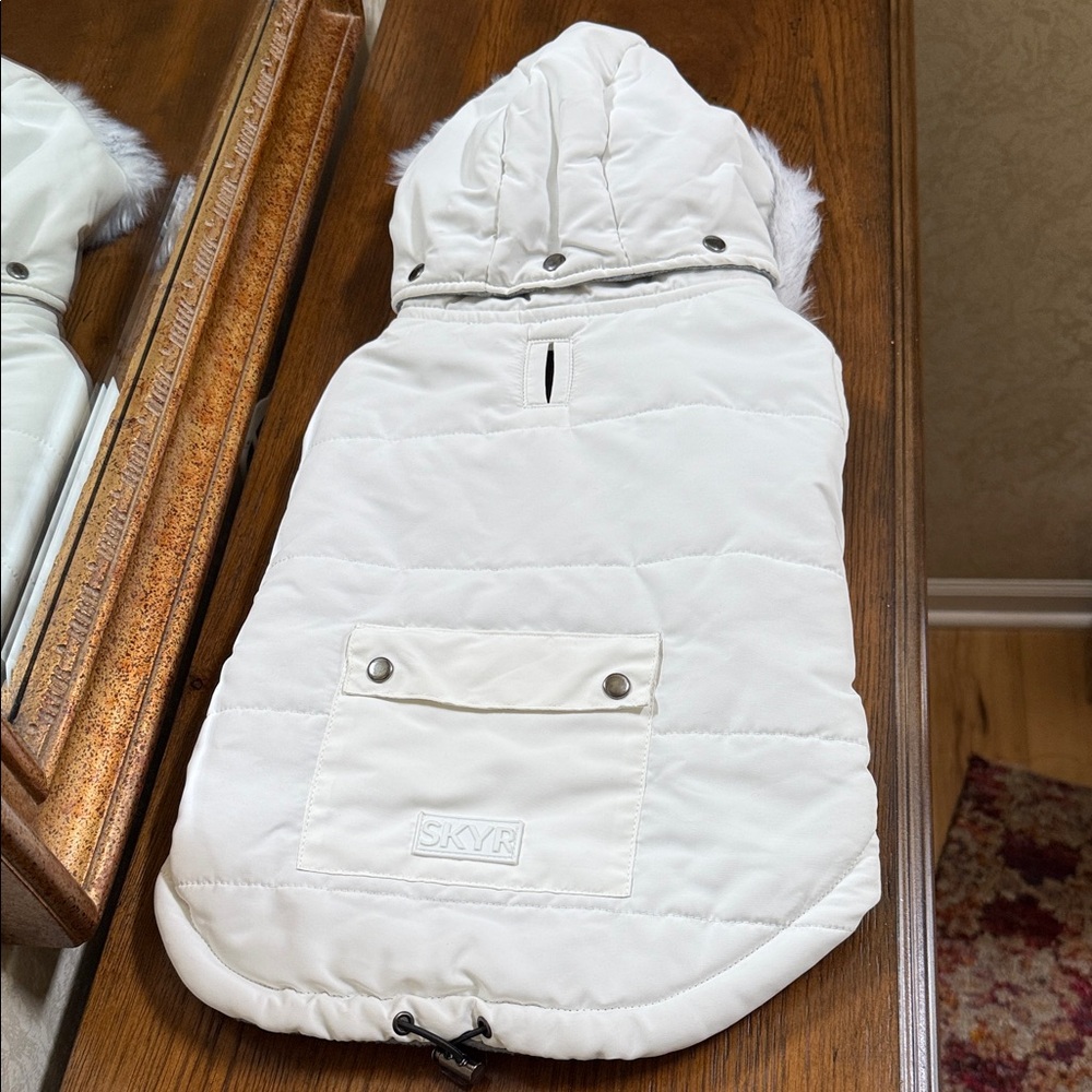 SKYR Dog White Faux Fur edged Removeable Hood, Puffer Jacket. Size M.